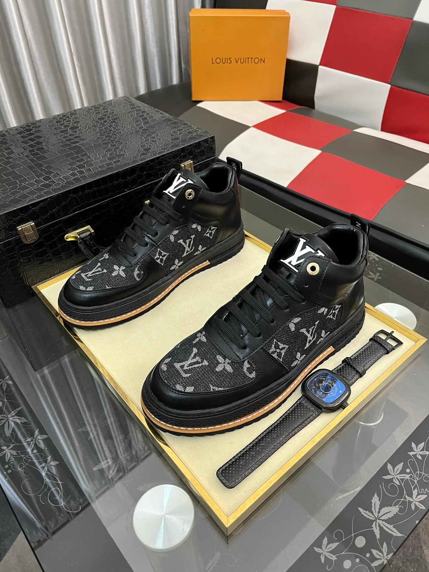 Ex-factory price: 420⌚️⌚️《Louis vuitton/LV Louis Vuitton》original quality.~ Unique modern style sneakers. 🏃A must-have casual shoe for trendy men😍😍 Original brand imported from Italy, imported original leather, cowhide lining (refuses to discolor and grind feet) sole: original sole provided by the original factory, French lazy style design ⚠️Fit to the feet, original quality, super comfortable original sole. Code number: 38-442️⃣Colors available